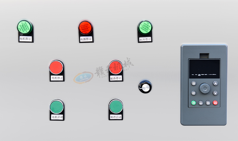 控制面板与工作台面细节